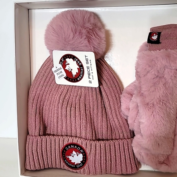 Canada Weather Gear Hat & Mittens 2 piece set - Picture 4 of 5